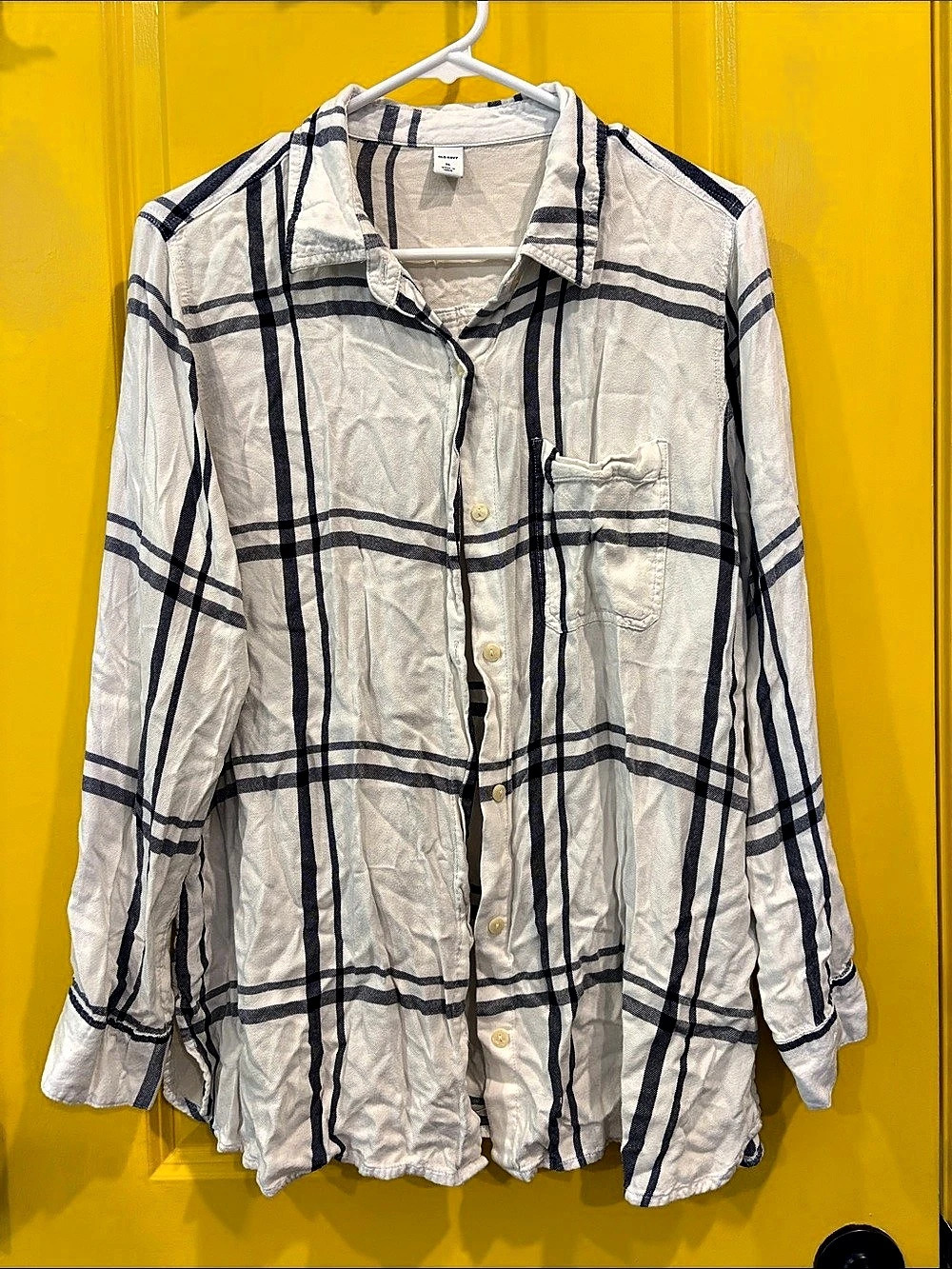 Old Navy Plaid Button Down Shirt in White & Blue XL